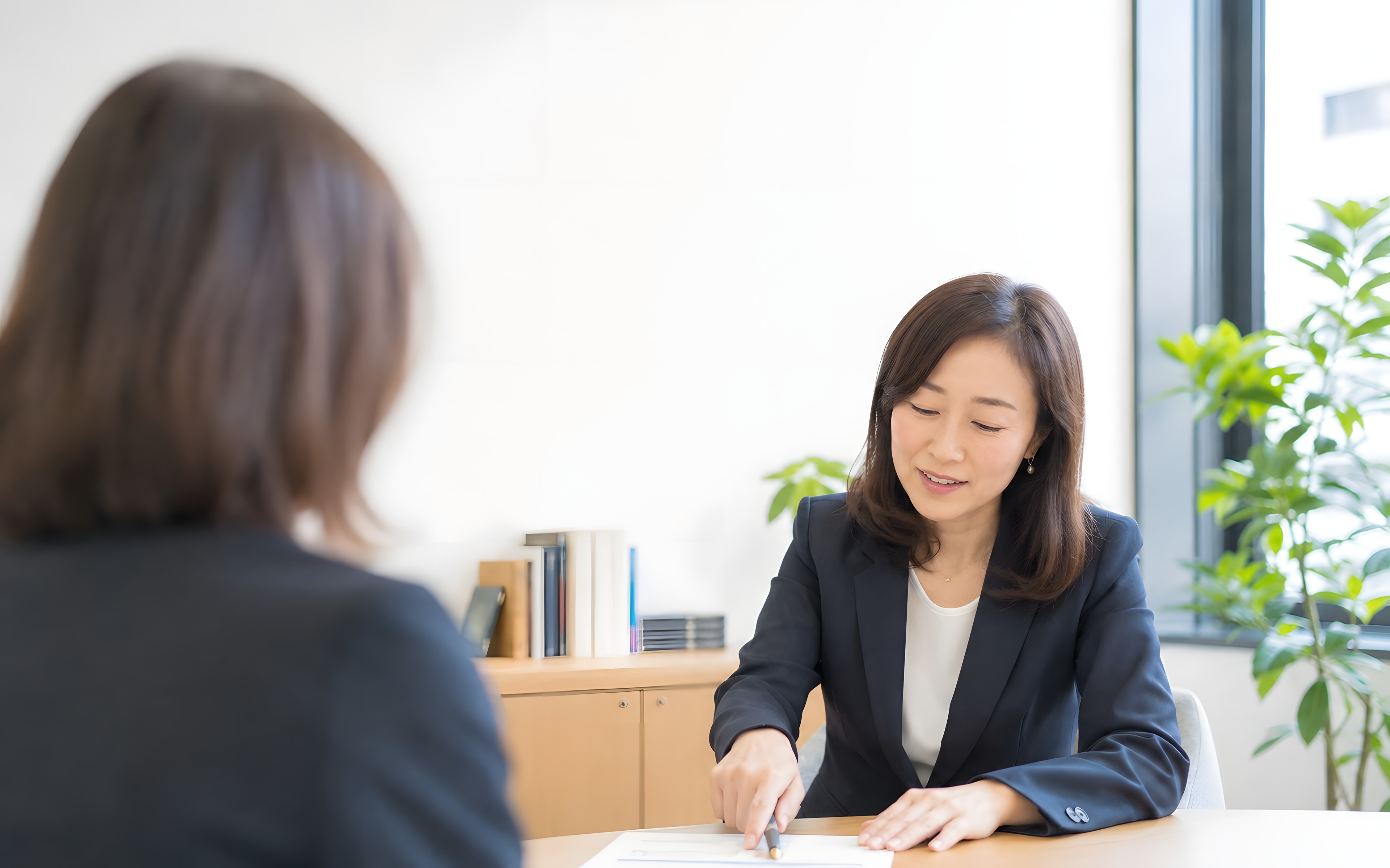 事務所⁠で⁠の相談⁠の様子